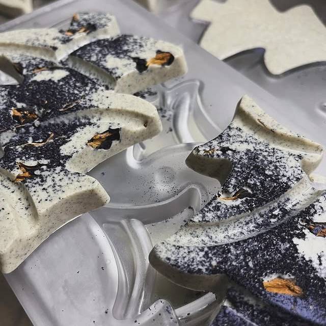 facebook-profile-orange blues christmas trees